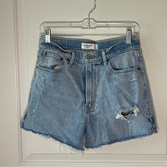 Abercrombie and Fitch Distressed Light Wash Mom Shorts - Picture 1 of 3